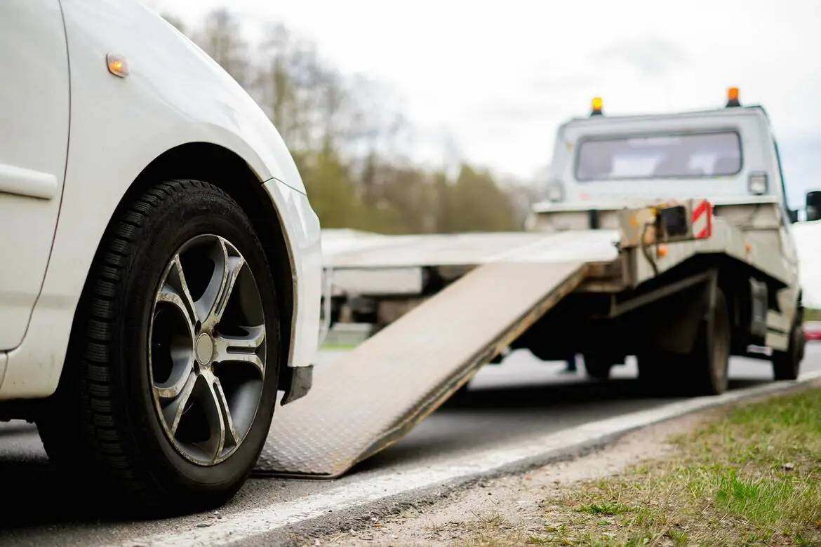 illustration d'une voiture se faisant remorquer dans les Yvelines avec un client très content de voir et pas Vistes J'illustration d'une voiture se faisant remorquer dans les Yvelines avec un client très content de voir et epavistepro, être très rapide et efficace et courtoispro, être très rapide et efficace et courtois