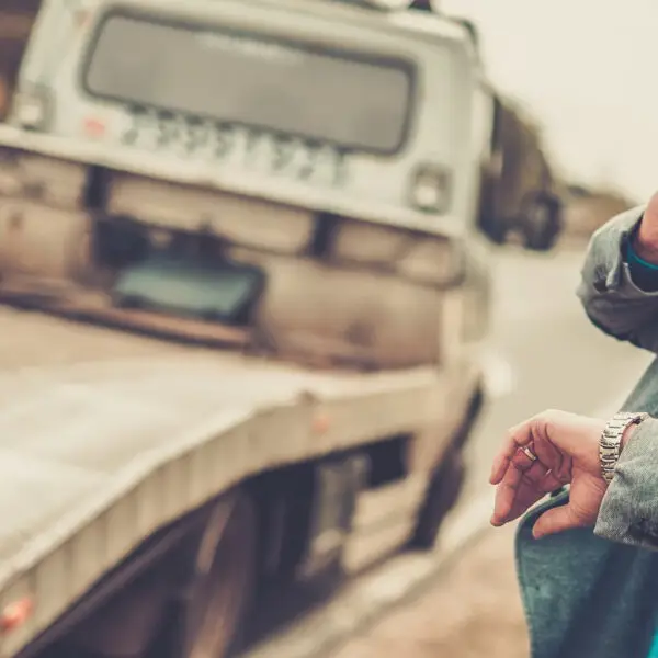 Un enlèvement d'épave efficace, écoresponsable et agréé VHU : pour un service de qualité Chez Epaviste.fr, nous offrons bien plus qu'un simple enlèvement d'épave automobile : nous sommes là pour vous débarrasser gratuitement de l'épave qui vous encombre, et vous offrir une solution sans stress. Nos experts en enlèvement d'épaves interviennent rapidement et efficacement partout à Paris et en Île-de-France, pour une prestation 100% gratuite.