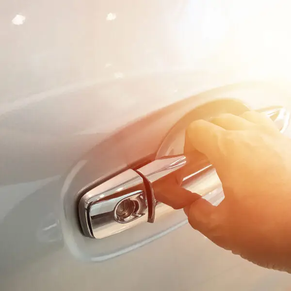 Ouverture de porte - Un enlèvement d'épave efficace, écoresponsable et agréé VHU : pour un service de qualité Chez Epaviste.fr, nous offrons bien plus qu'un simple enlèvement d'épave automobile : nous sommes là pour vous débarrasser gratuitement de l'épave qui vous encombre, et vous offrir une solution sans stress. Nos experts en enlèvement d'épaves interviennent rapidement et efficacement partout à Paris et en Île-de-France, pour une prestation 100% gratuite.